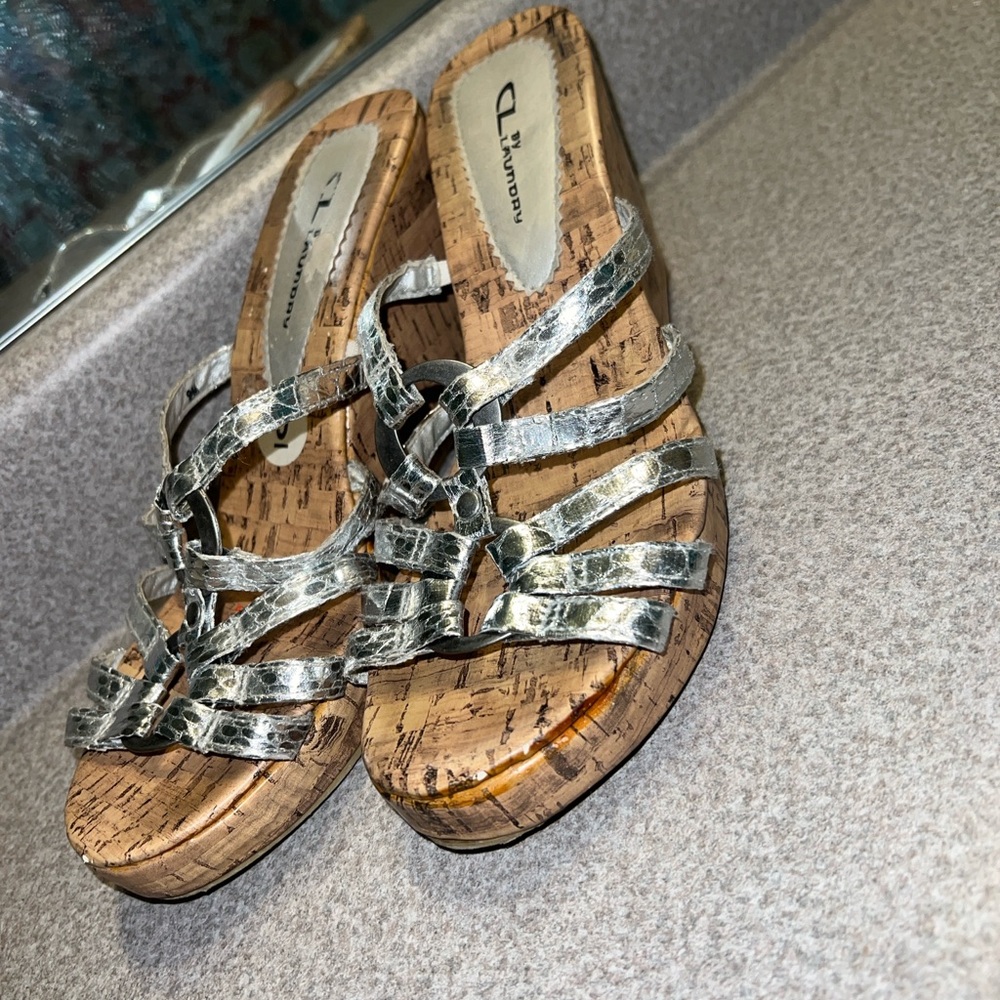 CL CHINESE LAUNDRY SILVER WEDGES. Size 9M.
